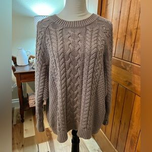 **Sweater cable knit**